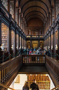 L'ANCIENNE BIBLIOTHEQUE DU TRINITY COLLEGE, LA PLUS ANCIENNE BIBLIOTHEQUE D’IRLANDE, NASSAU STREET, DUBLIN, IRLANDE 