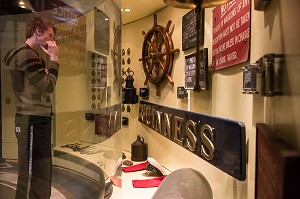EXPOSITION ET VISITE DE L'ANCIENNE BRASSERIE DE BIERE, GUINNESS STOREHOUSE, DUBLIN, IRLANDE 