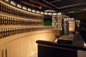 BAR DE L'ANCIENNE BRASSERIE DE BIERE, GUINNESS STOREHOUSE, DUBLIN, IRLANDE 