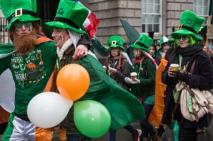 PORTRAITS DE PARTICIPANTS A LA PARADE AUX COULEURS VERTES DU TREFLE IRLANDAIS, FETE DE LA SAINT-PATRICK, SAINT PATRICK’S DAY, DUBLIN, IRLANDE 
