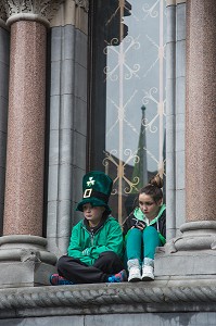 ENFANTS COSTUMES AUX COULEURS DU PAYS, FETE DE LA SAINT-PATRICK, SAINT PATRICK’S DAY, DUBLIN, IRLANDE 