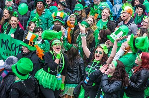 PARADE ET DEFILE DES GROUPES DE CHAQUE PAYS, FETE DE LA SAINT-PATRICK, SAINT PATRICK’S DAY, DUBLIN, IRLANDE 