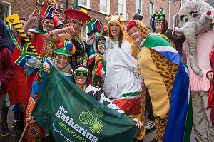 GROUPE DE SUD-AFRICAINES PARTICIPANTS AU RASSEMBLEMENT DES COMMUNAUTES IRLANDAISES (THE GATHERING 2013), FETE DE LA SAINT-PATRICK, SAINT PATRICK'S DAY, DUBLIN, IRLANDE 