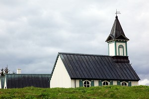 EGLISE DU PARC NATIONAL DE THINGVELLIR, LIEU DE L'ANCIEN PARLEMENT OU FUT PROCLAME L'INDEPENDANCE DE L'ISLANDE, SITE CLASSE AU PATRIMOINE MONDIAL DE L'UNESCO, ZONE DE FAILLE ET DE VOLCANISME ACTIF, CERCLE D'OR, GOLDEN CIRCLE, SUD DE L'ISLANDE, EUROPE, ISLANDE 