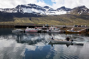 PORT DE PECHE DE LA VILLE DE FASKRUDSFJOUDUR (FJORD DES FRANCAIS), VILLE DES PECHEURS FRANCAIS A LA MORUE, VILLE JUMELEE AVEC GRAVELINES (FRANCE), EST DE L'ISLANDE, EUROPE, ISLANDE 