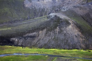 FAILLE DE L'ELDGJA, REGION MONTAGNEUSE DE FJALLABAK QUI ENGLOBE LE LANDMANNALAUGAR ET SES ALENTOURS, AU SUD DU PAYS. LES 47 000 HECTARES DU FJALLABAK ONT ETE CLASSES RESERVE NATURELLE EN 1979, HAUTES TERRES D’ISLANDE, EUROPE 