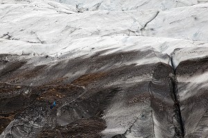 GLACIER SVINAFELLSJOKULL, PROLONGEMENT DE L'IMMENSE VATNAJOKULL, EST UNE DES DEUX LANGUES GLACIAIRES VISIBLE DU PARC NATUREL DE SKAFTAFELL, ISLANDE, EUROPE 