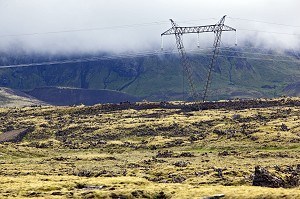 PYLONE ELECTRIQUE AUX ENVIRONS DE LA CENTRALE GEOTHERMIQUE DE HELLISHEIDI, LA DEUXIEME PLUS GRANDE CENTRALE DU MONDE, SITUEE AU MONT HENGILL, SUD-OUEST DE L'ISLANDE, EUROPE 