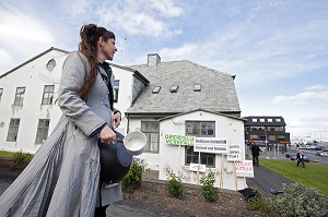 MANIFESTATION CONTRE LES EXPULSIONS DUES A LA CRISE ECONOMIQUE AUTOUR DE LA MAISON DU GOUVERNEMENT, REYKJAVIK, ISLANDE, EUROPE 