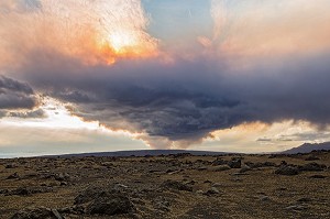 ERUPTION DU VOLCAN HOLUHRAUN, ISLANDE 