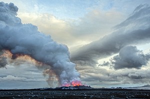 ERUPTION DU VOLCAN HOLUHRAUN, ISLANDE 