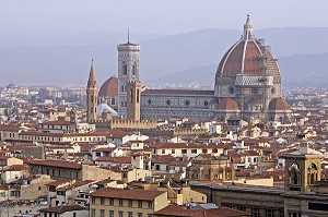 LE PALAZZO VECCHIO ET CAMPANILE ET LE DOME DU DUOMO, VUE DE LA PIAZZALE MICHELANGELO, FLORENCE, TOSCANE, ITALIE 