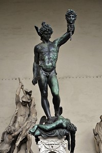 PERSEE DE BENVENUTO CELLINI, STATUE EN BRONZE, STATUES DE LA LOGGIA DEI LANZI DEVANT LE PALAZZO VECCHIO, PIAZZA DELLA SIGNORIA, FLORENCE, TOSCANE, ITALIE 
