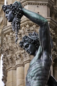 PERSEE DE BENVENUTO CELLINI, STATUE EN BRONZE, STATUES DE LA LOGGIA DEI LANZI DEVANT LE PALAZZO VECCHIO, PIAZZA DELLA SIGNORIA, FLORENCE, TOSCANE, ITALIE 