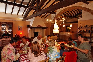 REPAS DU DINER, AGRITURISMO AIA DELLA COLONNA, USI, MAREMMA, MAREMME, TOSCANE, ITALIE 