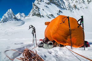 ALPINISME EN HAUTE MONTAGNE, MASSIF DU MONT-BLANC, CHAMONIX-MONT-BLANC, HAUTE-SAVOIE (74), FRANCE 