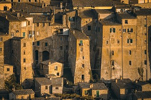 MAISONS ANCIENNES DE LA VILLE DE SORANO, TOSCANE, ITALIE 