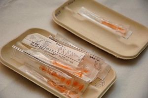 SERINGUES, VACCINATION CONTRE LE VIRUS H1N1 OU LA GRIPPE A, CENTRE DE VACCINATION DU XVIIIEME ARRONDISSEMENT, PARIS, FRANCE 