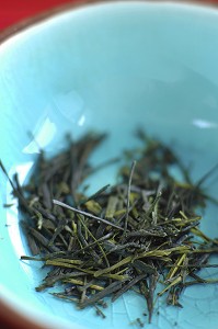 FEUILLES DE THE VERT JAPONAIS DE HAUTE QUALITE (GYOKURO) AU GOUT D’ALGUE TRES DOUX ET AUX VERTUS ANTIOXYDANTES, JAPON, ASIE 