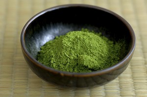 THE VERT JAPONAIS EN POUDRE (MATCHA), UTILISE LORS DE LA CEREMONIE TRADITIONNELLE DU THE MAIS AUSSI POUR PARFUMER LA CUISINE JAPONAISE, JAPON, ASIE 