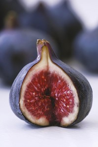 FIGUES ROUGES, FRUIT RICHE EN VITAMINE B3 ET EN FIBRES, TRES ENERGETIQUE EN FRUIT SEC 