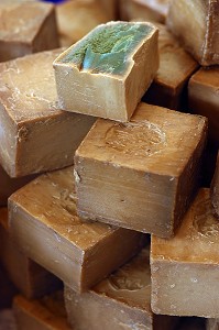 SAVON D'ALEP, PRODUIT NATUREL A BASE D'HUILES D'OLIVE ET DE BAIE DE LAURIER, SANS COLORANT, NOURRISSANT, RECOMMANDE POUR L'ACNE ET LE PSORIASIS 