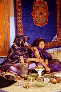 BEAUTE ET SOINS DU CORPS, TRADITIONS DU MAROC 