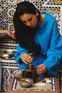 BEAUTE ET SOINS DU CORPS, TRADITIONS DU MAROC 