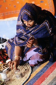 BEAUTE ET SOINS DU CORPS, TRADITIONS DU MAROC 