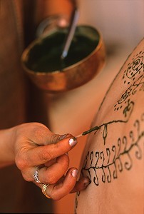 BEAUTE ET SOINS DU CORPS, TRADITIONS DU MAROC 