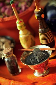 BEAUTE ET SOINS DU CORPS, TRADITIONS DU MAROC 