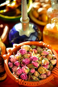 BEAUTE ET SOINS DU CORPS, TRADITIONS DU MAROC 