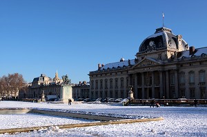 ECOLE MILITAIRE SOUS LA NEIGE, CHEF-D'OEUVRE DE L'ARCHITECTURE CLASSIQUE FONDEE SOUS LOUIS XV AU XVIIIEME SIECLE, VIIEME ARRONDISSEMENT, PARIS, ILE-DE-FRANCE, FRANCE 