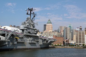 INTREPID SEA-AIR-SPACE MUSEUM, PORTE-AVIONS INTREPID TRANSFORME EN MUSEE DE L'AERONAUTIQUE ET DE L'ESPACE, HUDSON RIVER, QUARTIER DE HELL'S KITCHEN, MANHATTAN, NEW YORK CITY, ETAT DE NEW YORK, ETATS-UNIS 