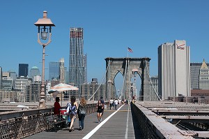 PASSERELLE POUR PIETONS DU PONT DE BROOKLYN (BROOKLYN BRIDGE), NEW YORK CITY, ETAT DE NEW YORK, ETATS-UNIS 
