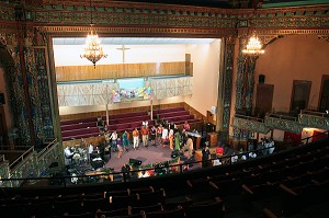 FIN D'UNE MESSE GOSPEL DANS LA FIRST CORINTHIAN BAPTIST CHURCH, EGLISE AMENAGEE DANS UN ANCIEN THEATRE, HARLEM, MANHATTAN, NEW YORK CITY, ETAT DE NEW YORK, ETATS-UNIS 