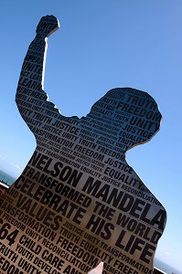 SCULPTURE REPRESENTANT LA SILHOUETTE DE NELSON MANDELA, LEADER POLITIQUE DE LA LUTTE CONTRE L'APARTHEID, PORT ELIZABETH, PROVINCE DU CAP ORIENTAL, AFRIQUE DU SUD 