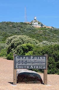 PANNEAU INDIQUANT LA POSITION GEOGRAPHIQUE DE LA POINTE DU CAP, PENINSULE DU CAP, RESERVE NATURELLE DU CAP DE BONNE-ESPERANCE, PROVINCE DU CAP OCCIDENTAL, AFRIQUE DU SUD 