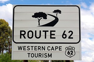 PANNEAU ROUTIER INDIQUANT LA ROUTE TOURISTIQUE 62, ROUTE DES JARDINS, KLEIN KAROO OU PETIT KAROO, PROVINCE DU CAP OCCIDENTAL, AFRIQUE DU SUD 