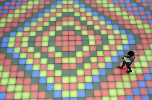 DETAIL DE L'INSTALLATION ARTISTIQUE 'DANCING NAZIS' DE PIOTR UKLANSKI, EXPOSITION INTITULEE 'MAPPING THE STUDIO' AU PALAZZO GRASSI, MUSEE D'ART MODERNE ET D'ART CONTEMPORAIN APPARTENANT A FRANCOIS PINAULT, VENISE, VENETIE, ITALIE 