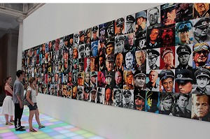 'DANCING NAZIS' DE PIOTR UKLANSKI, EXPOSITION 'MAPPING THE STUDIO', INTERIEUR DU PALAZZO GRASSI, MUSEE D'ART MODERNE REGROUPANT LA COLLECTION D'ART MODERNE DE FRANCOIS PINAULT, VENISE, ITALIE 