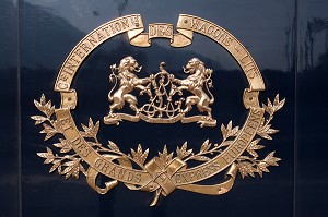 BLASON DE LA COMPAGNIE INTERNATIONALE DES WAGONS-LITS ET DES GRANDS EXPRESS EUROPEENS APPOSE SUR UN WAGON, TRAIN DE PRESTIGE ORIENT-EXPRESS APPARTENANT DESORMAIS A LA COMPAGNIE VENICE SIMPLON ORIENT-EXPRESS, VENISE, VENETIE, ITALIE 