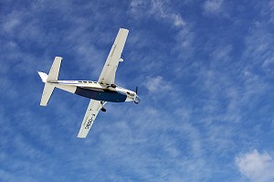 AVION DE TOURISME DECOLLANT DE L'AEROPORT GUSTAVE III, ILE DE SAINT-BARTHELEMY, PETITES ANTILLES FRANCAISES, CARAIBES 