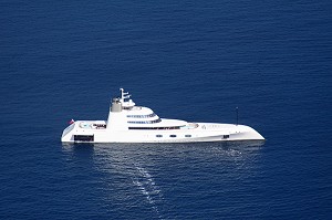 YACHT 'A' DESSINE PAR LE DESIGNER FRANCAIS PHILIPPE STARCK, AUTREFOIS LA PROPRIETE DE L'HOMME D'AFFAIRES RUSSE ROMAN ABRAMOVICH, ILE DE SAINT-BARTHELEMY, PETITES ANTILLES FRANCAISES, CARAIBES 