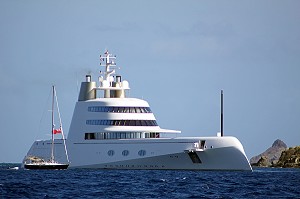 YACHT 'A' DESSINE PAR LE DESIGNER FRANCAIS PHILIPPE STARCK, AUTREFOIS LA PROPRIETE DE L'HOMME D'AFFAIRES RUSSE ROMAN ABRAMOVICH, ILE DE SAINT-BARTHELEMY, PETITES ANTILLES FRANCAISES, CARAIBES 