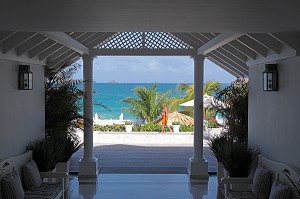 VUE SUR LA MER DEPUIS LE LOBBY DE L'HOTEL DE LUXE SAINT-BARTH ISLE DE FRANCE, ANSE DES FLAMANDS, ILE DE SAINT-BARTHELEMY, PETITES ANTILLES FRANCAISES, CARAIBES 