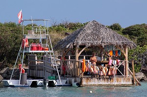 CENTRE DE SNORKELING DE LA SOCIETE WAKAWA ECO-KLUB SUR L'ILET PINEL, RESERVE NATURELLE NATIONALE DE LA PARTIE FRANCAISE DE L’ILE DE SAINT-MARTIN, PETITES ANTILLES FRANCAISES, CARAIBES 