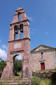 ANCIENNE EGLISE DE PALIA PERITHIA, VILLAGE FANTOME DANS LES MONTAGNES DE CORFOU AU PIED DU MONT PANTOKRATOR, ILE DE CORFOU, GRECE 