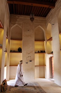 INTERIEUR DE L'ANCIENNE COUR DE JUSTICE DU FORT DE JABRIN (17EME SIECLE), SULTANAT D'OMAN, MOYEN-ORIENT 
