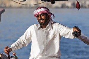 PORTRAIT DU CAPITAINE D'UN BOUTRE TRADITIONNEL, FJORD D'ASH SHAM, PENINSULE DE MUSANDAM, SULTANAT D'OMAN, MOYEN-ORIENT 